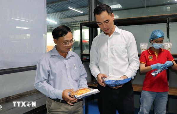 Khuyến công tạo “vốn mồi” giúp doanh nghiệp nâng giá trị dừa sáp