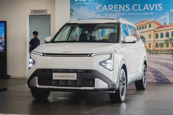 Kia Carens Clavis chốt giá từ 639 triệu đồng tại Việt Nam, đối đầu Xpander