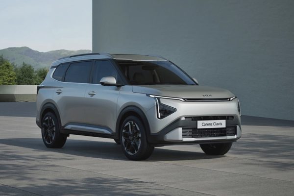 Kia Carens rục rịch nâng cấp, gia tăng sức ép lên Xpander