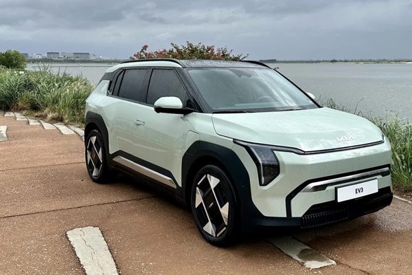 Kia EV3 bị đại lý đội giá mạnh, bán kèm loạt phụ kiện đắt đỏ