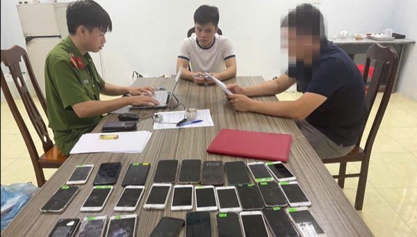 Kịch bản lừa tiền của 8 đối tượng giả danh shipper