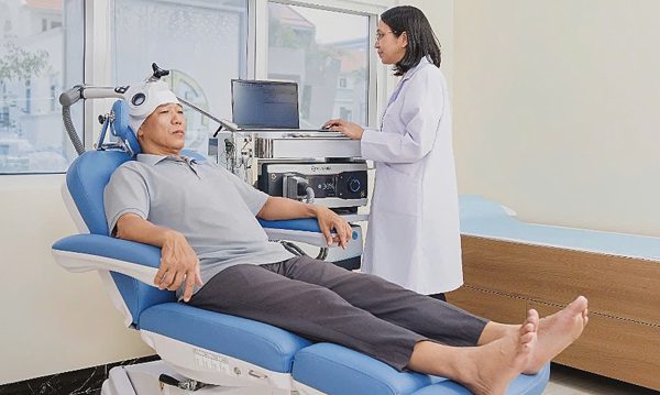 Kích thích từ trường xuyên sọ sau đột quỵ thế nào