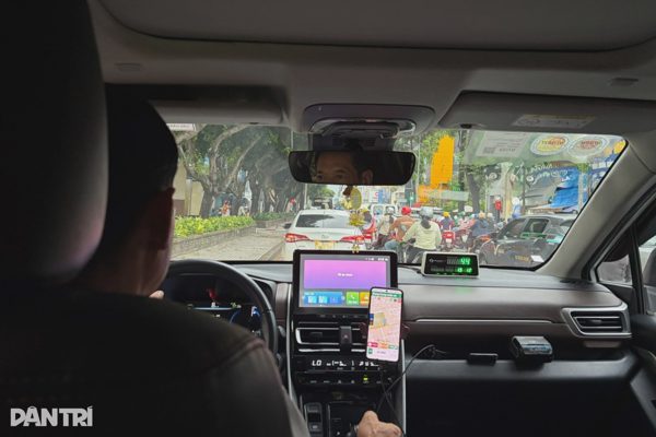 Kiếm 1 triệu, cầm về 200.000 đồng: Vì sao tài xế vẫn bám taxi truyền thống?