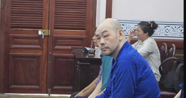 Kiểm soát tiếp viên bán dâm bằng giấy xin phép ra cổng nhà hàng