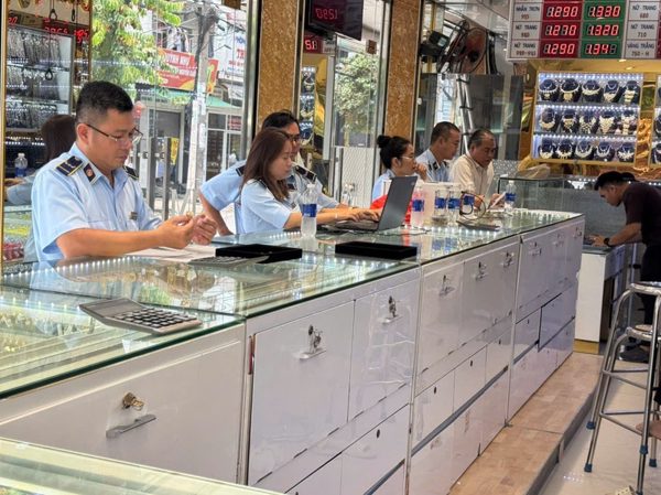 Kiểm tra công ty kinh doanh trang sức phát hiện nhiều hàng nhái