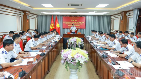 Kiểm tra xây dựng đơn vị điểm cấp Bộ Quốc phòng tại Bộ Tư lệnh Vùng Cảnh sát biển 4