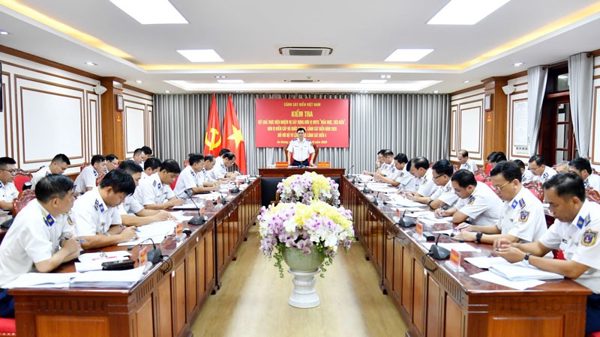 Kiểm tra xây dựng đơn vị điểm cấp Bộ Quốc phòng tại Bộ Tư lệnh Vùng Cảnh sát biển 4