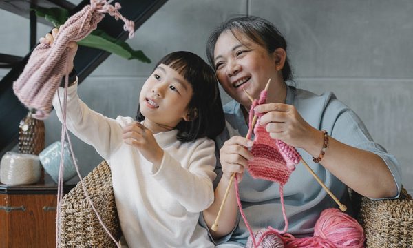 Kiện con trai đòi tiền nuôi cháu