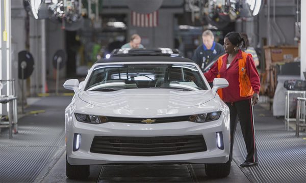 Kiên định với xe điện, GM lỡ nhịp khi người Mỹ ồ ạt mua hybrid