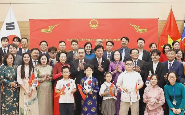 Kiều bào tại Hàn kiến nghị với Chủ tịch Quốc hội Trần Thanh Mẫn về chính sách hút chuyên gia công nghệ cao