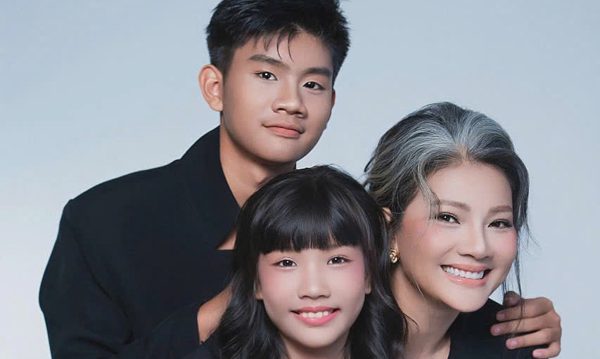 Kiều Trinh quây quần bên hai con