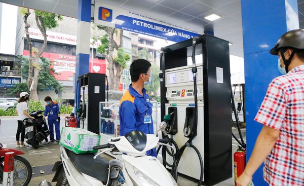 Kìm hãm đà tăng giá xăng dầu