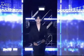 Kim Soo Hyun 'Nữ hoàng nước mắt' trao giải The Fact Music Awards 2026, fan phản ứng