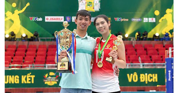 Kình ngư Huy Hoàng và chuyền hai Lâm Oanh công khai tình cảm, ấn định ngày cưới