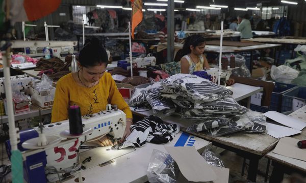 Kinh tế Ấn Độ tăng trưởng vượt dự báo