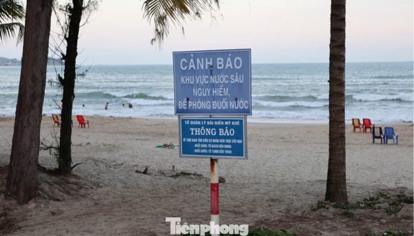 Kịp thời cứu 5 học sinh rơi vào rãnh sâu khi tắm biển Mỹ Khê