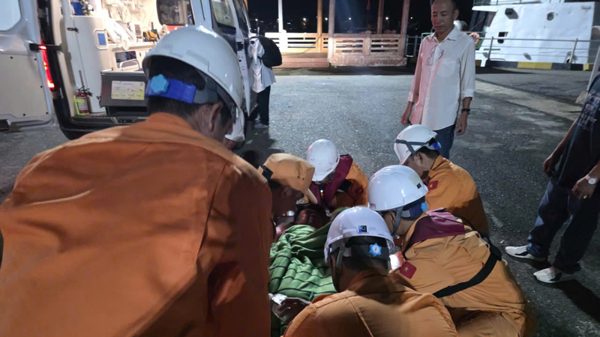 Kịp thời cứu nạn ngư dân bị tai biến trên biển Đà Nẵng