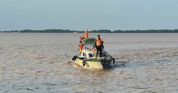 Kịp thời đưa thuyền viên bị ngạt khí ngoài khơi vào bờ cấp cứu