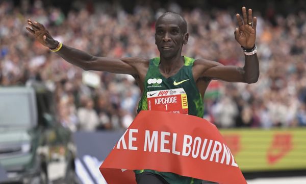 Kipchoge lần đầu vô địch marathon sau 3 năm