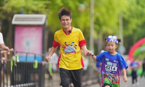 Kun Marathon Vũng Tàu tiếp sức 2.000 em nhỏ trước năm học mới