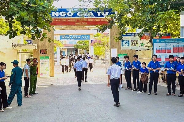 Kỷ luật cảnh cáo hiệu phó vụ thí sinh mang 'phao' vào phòng thi tốt nghiệp