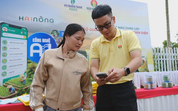 'Kỹ sư ảo' về vườn, nông dân cà phê Lâm Đồng bớt lo