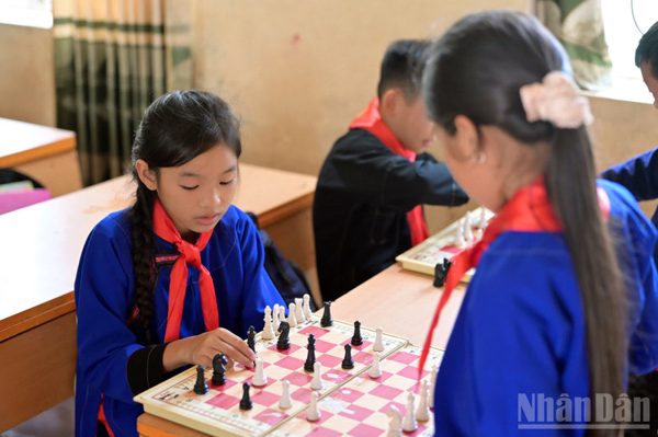 Kỳ thủ nhí tập luyện nơi chân mây xứ Lạng