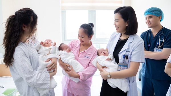 Kỳ tích y khoa: Tam thai chào đời cách nhau 36 giờ