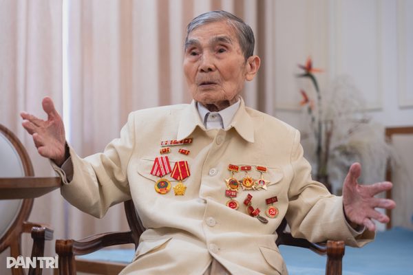 Ký ức lao tù của “chú nhỏ Việt Minh” ở tuổi bách niên trong viện dưỡng lão