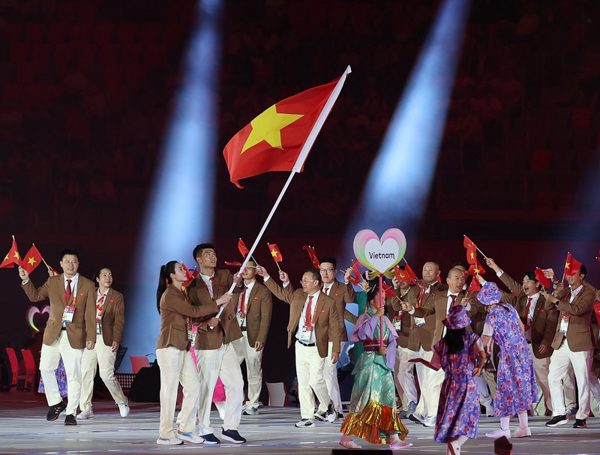 Lá cờ Việt Nam tung bay tại lễ khai mạc Asian Games 20