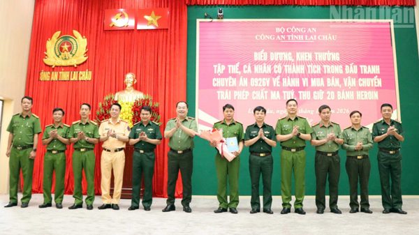 Lai Châu bắt 2 đối tượng mua bán 20 bánh heroin