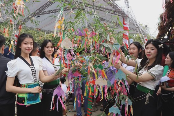 Lai Châu đẩy mạnh khai thác "mỏ vàng" du lịch từ 20 dân tộc