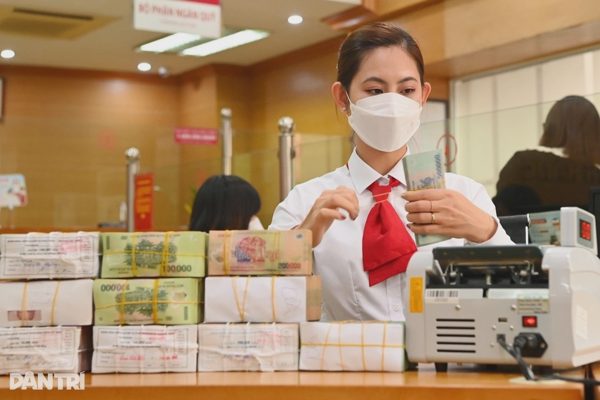 Lãi suất biến động sau chỉ đạo nóng: Cho vay giảm, tiền gửi thế nào?