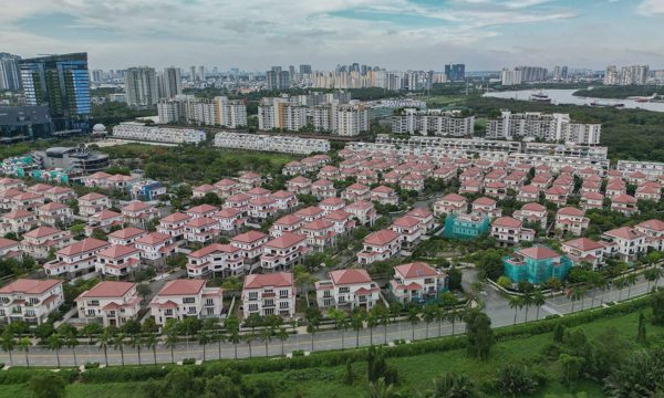 'Lãi suất cao có thể ghìm sức mua bất động sản tới cuối năm'