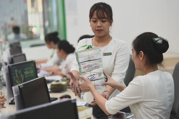 Lãi suất cho vay bình quân lên 10,7% một năm