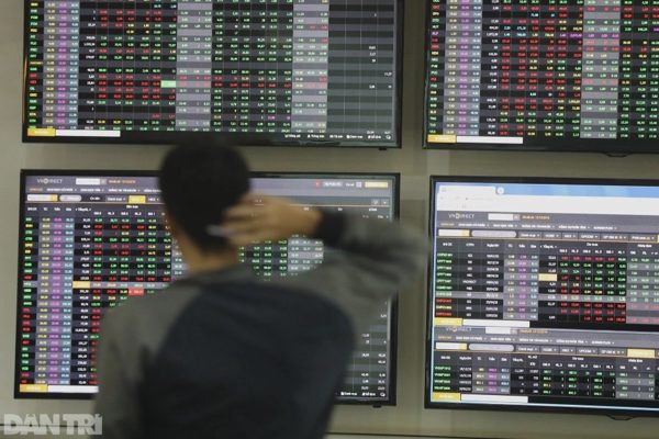 Lãi suất giảm, VN-Index tăng, cổ phiếu bất động sản có hưởng lợi?