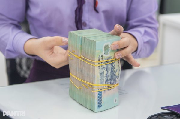Lãi suất liên ngân hàng quay đầu giảm mạnh về 4%/năm