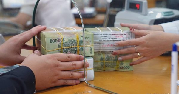 Lãi suất neo cao, tỷ giá hối đoái diễn biến ngược