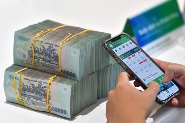 Lãi suất ngân hàng hôm nay 2/10/2026: Hai 'ông lớn' cộng thêm tới 1,8 điểm %