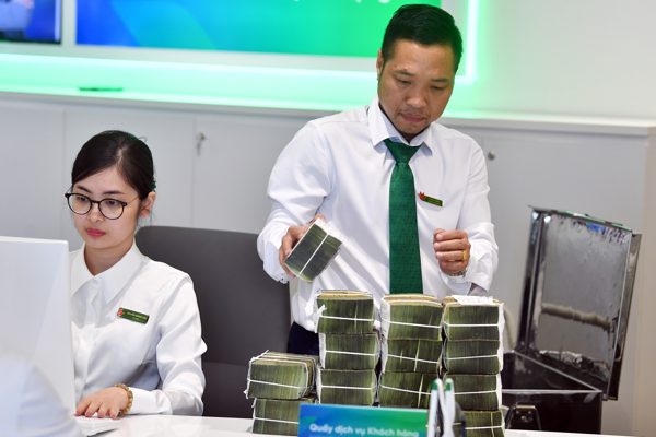 Lãi suất ngân hàng hôm nay 26/10/2026: 'Ông lớn' giảm lần thứ hai trong vài ngày