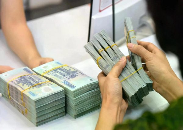 Lãi suất qua đêm hạ nhiệt, vì sao vốn vay vẫn cao?