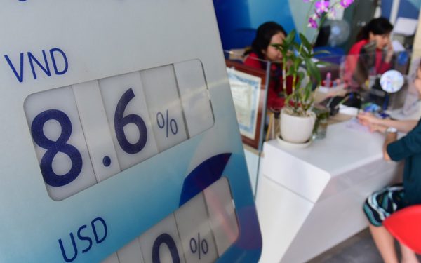Lãi suất tăng mãi, nhiều người vay phải rao bán nhà, đất vì ‘ngộp bank’