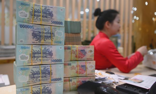 Lãi suất vay mượn liên ngân hàng lên 7% một năm