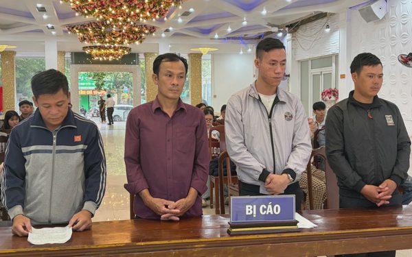 Lái thuyền rượt đuổi, đánh nhau trên đường ngập lụt ở Huế, 4 người lãnh án tù