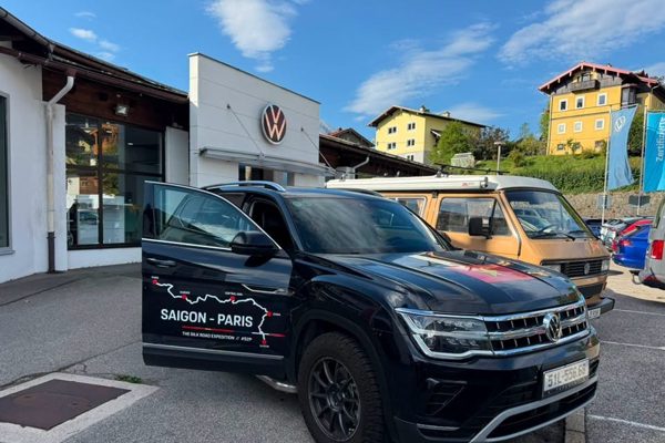 Lái Volkswagen từ Việt Nam sang châu Âu, chủ xe bị 20 đại lý từ chối bảo dưỡng
