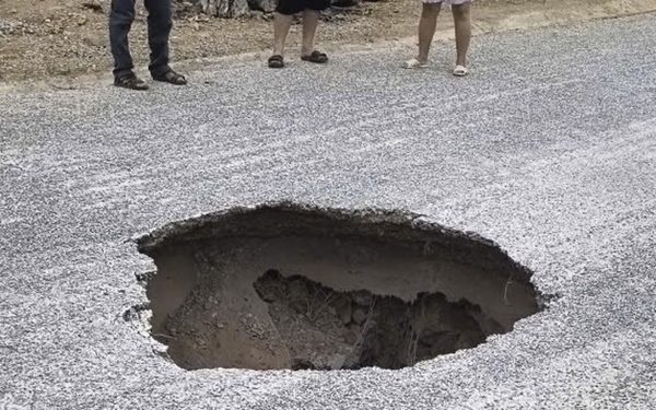 Lại xuất hiện hố sụt rộng gần 2m tại Thái Nguyên