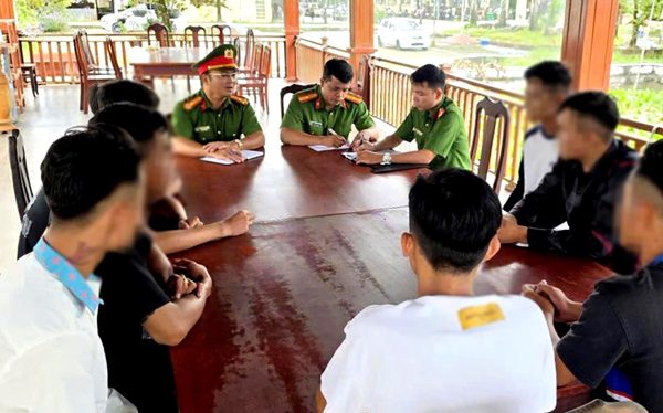 Làm clip bạo lực đăng Facebook câu tương tác, 14 thanh thiếu niên bị công an mời làm việc