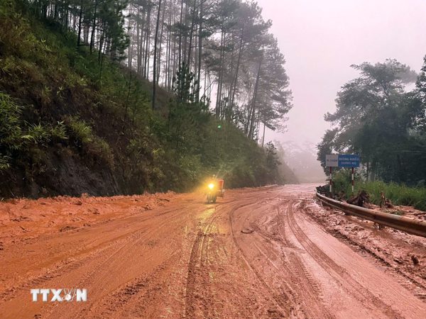 Lâm Đồng: Đèo D’Ran thông tuyến trở lại sau nhiều giờ đóng do sạt lở