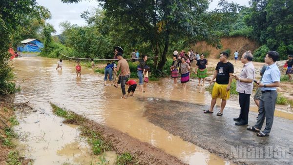 Lâm Đồng: Học sinh một số điểm trường ở Tà Đùng nghỉ học do ngập lụt
