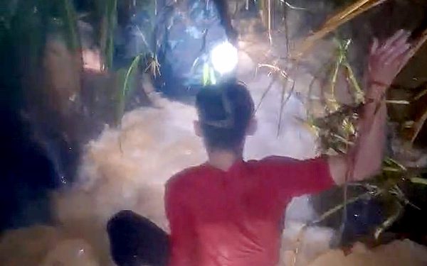 Lâm Đồng tìm người phụ nữ bị nước lũ cuốn trôi